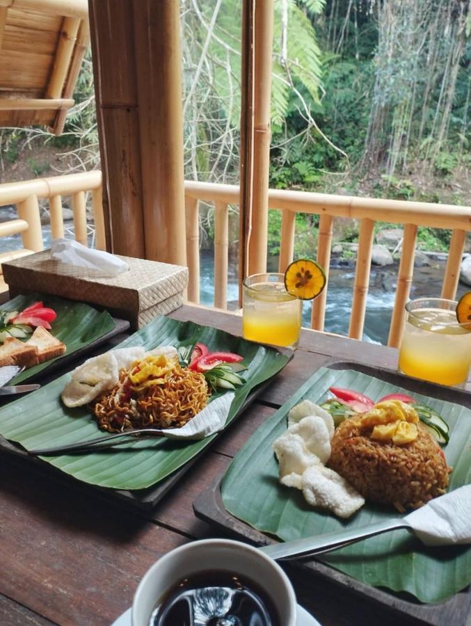 Aksha Riverside Ubud Tampaksiring エクステリア 写真